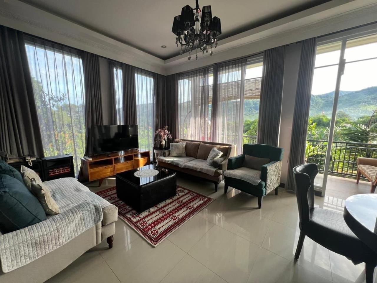 Avilla Puncak Esterno foto