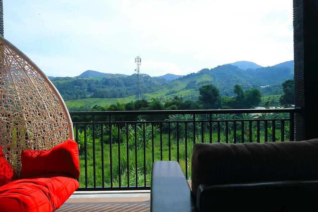 Avilla Puncak Esterno foto