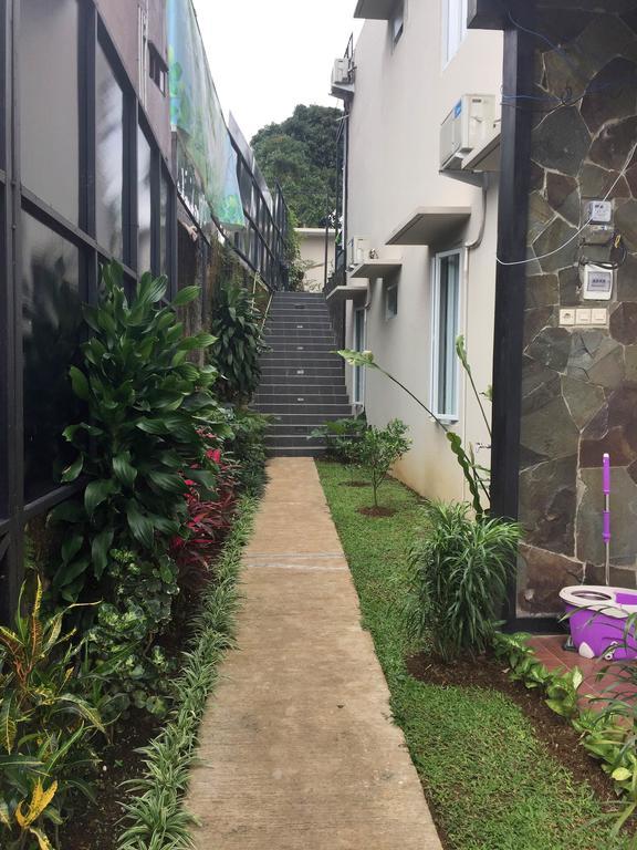 Avilla Puncak Esterno foto