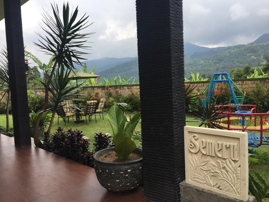 Avilla Puncak Esterno foto