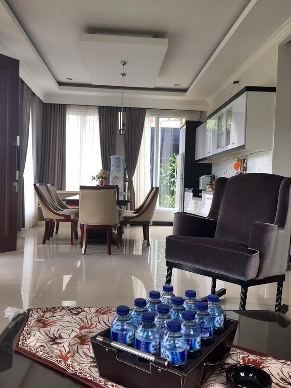 Avilla Puncak Esterno foto